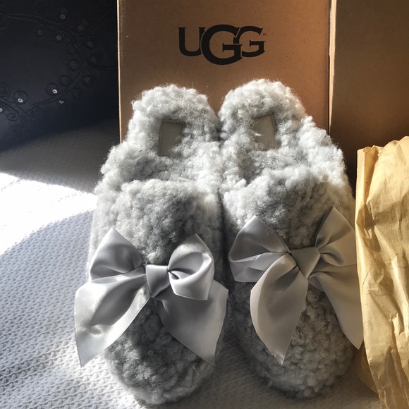 Ugg Slippers - Picture 7 of 7